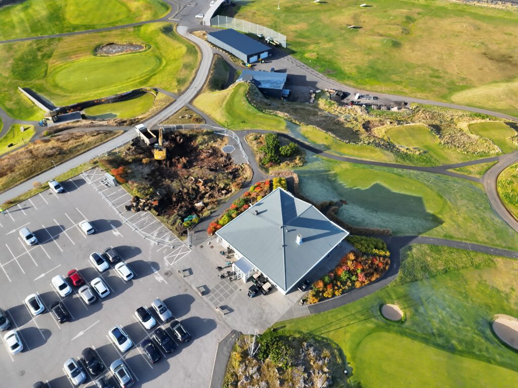 Loftmynd af framkvæmdasvæðinu við golfskála Keilis á Hvaleyrarvelli 6. október 2026. Ljósmynd: Golfklúbburinn Keilir